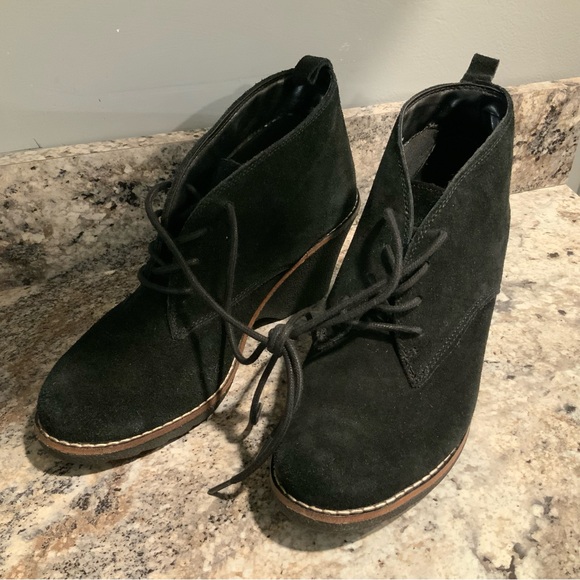 White Mountain Sz 9.5 M Lambert Black Suede Lace-Up Bootie Wedge Fashion Boot - Picture 3 of 9